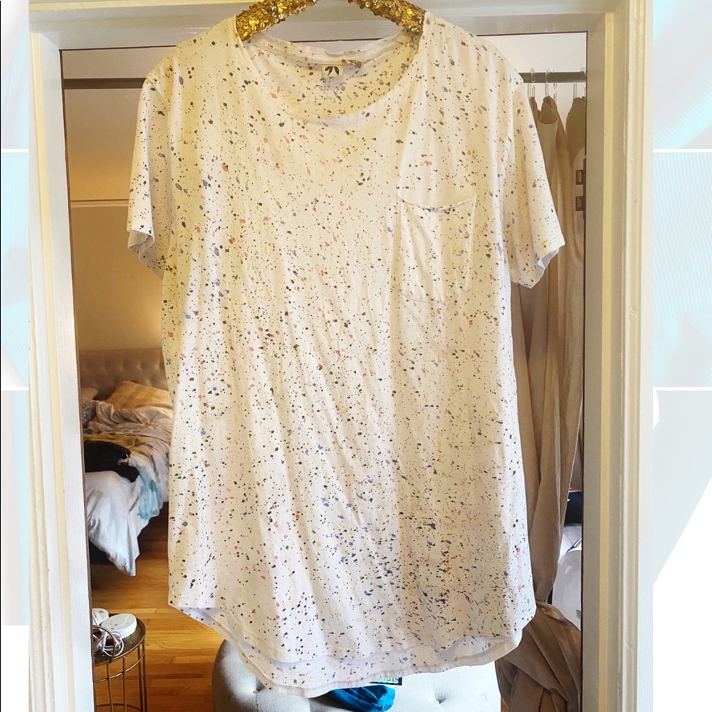 URBAN OUTFITTERS white speckle color pocket tee XL